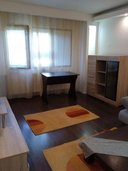 Apartament cu 3 camere decomandat în Govândari