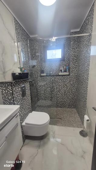 Casă cu 6 camere cu Teren 653 Mp în Exterior Est