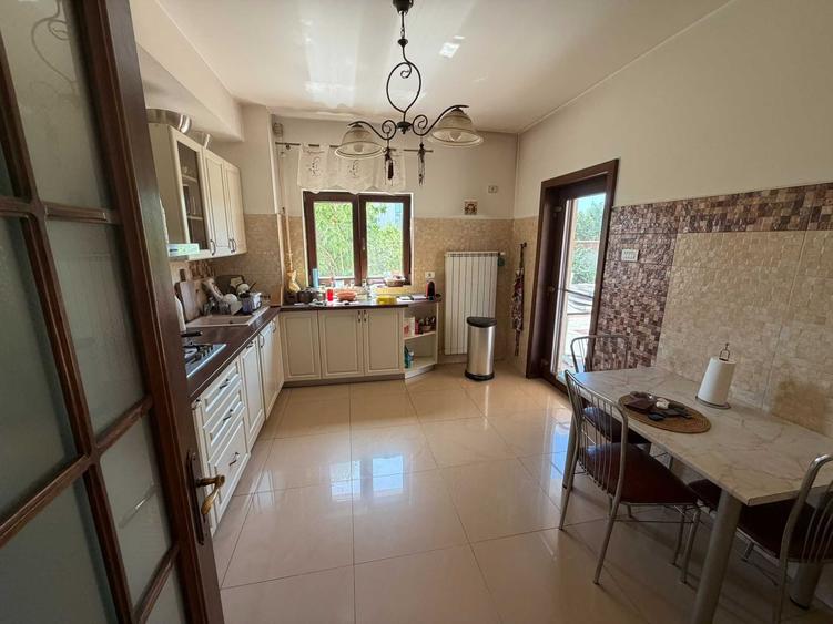 Casă cu 4 camere cu Teren 400 Mp în Berceni
