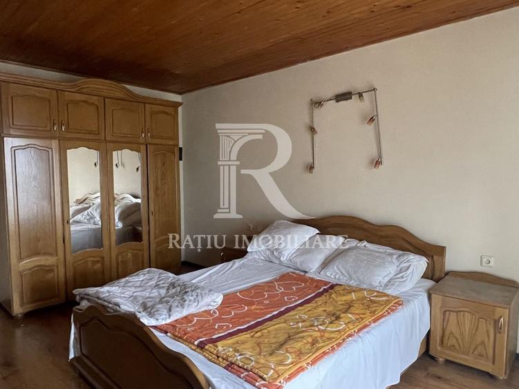 Casă cu 6 camere cu Canalizare în Podgoria