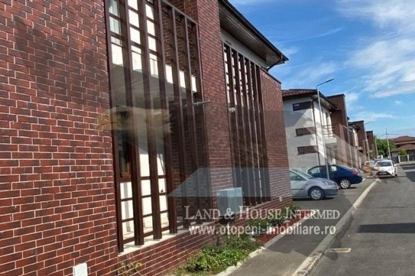Duplex cu 4 camere cu Canalizare în Central