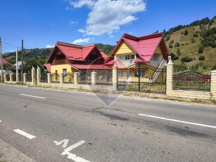Casă individuală cu 4 camere cu Teren 2089 Mp în Borca