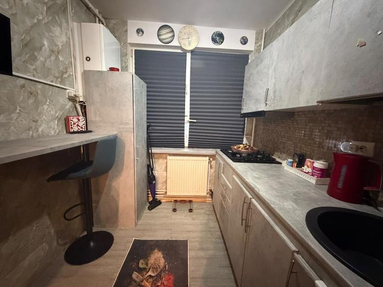 Apartament cu 2 camere decomandat în Titan