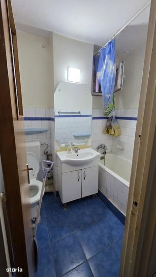 Apartament cu 4 camere semidecomandat în Colentina