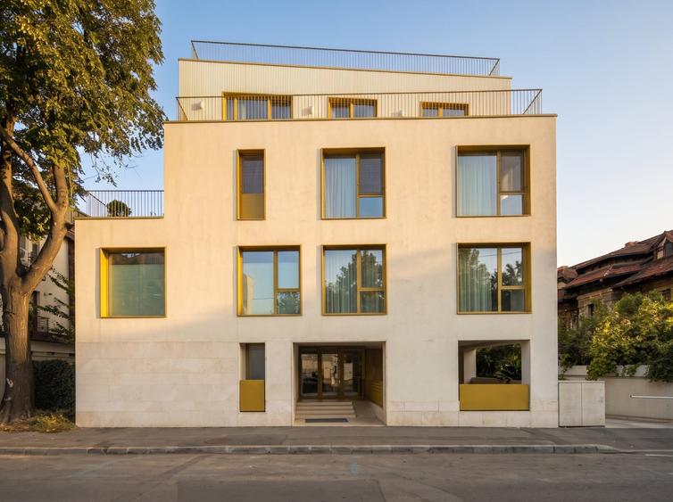 Apartament cu 3 camere decomandat, mobilat în Eminescu