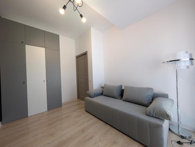 Apartament cu 3 camere semidecomandat în Florești