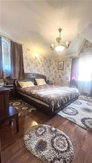 Casă individuală cu 7 camere cu Teren 660 Mp în Lazu