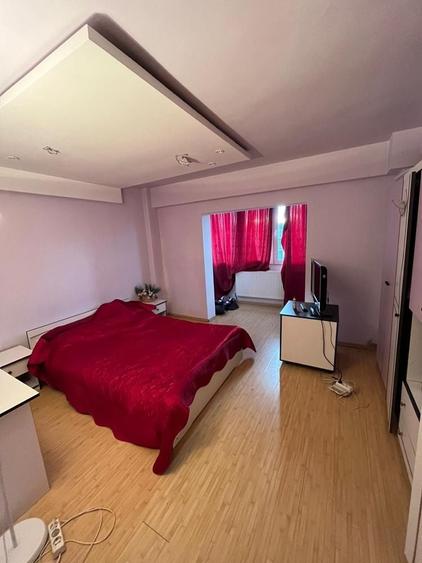 Apartament cu 3 camere decomandat, mobilat în Central