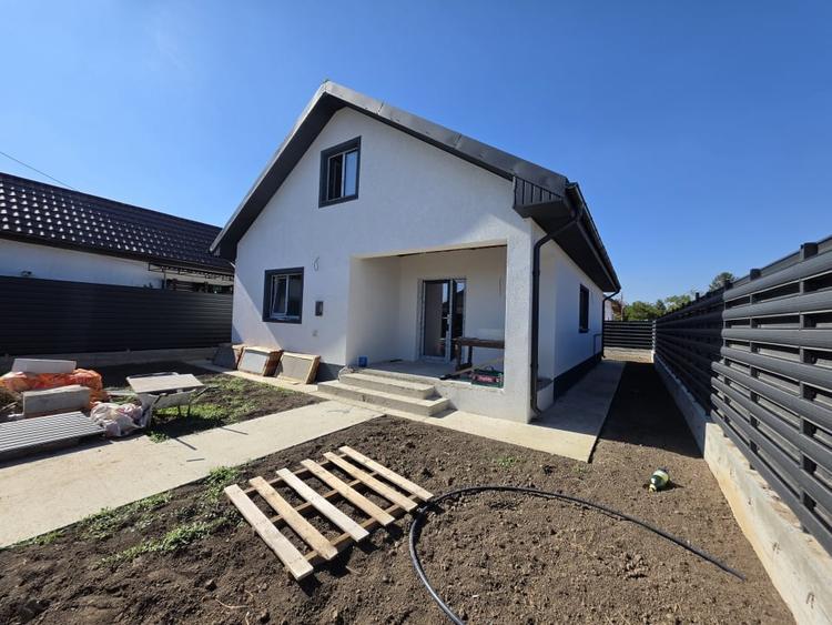 Casă individuală cu 3 camere cu Canalizare în Valu lui Traian