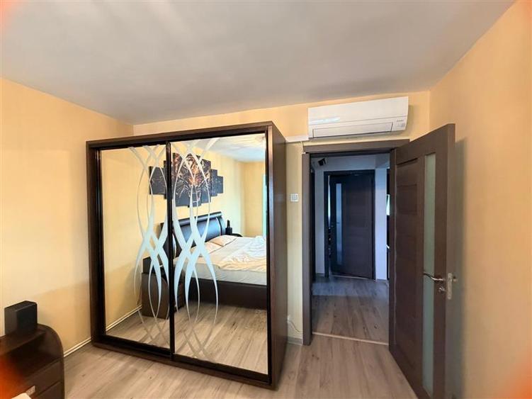 Apartament cu 3 camere decomandat, mobilat în Alexandru cel Bun