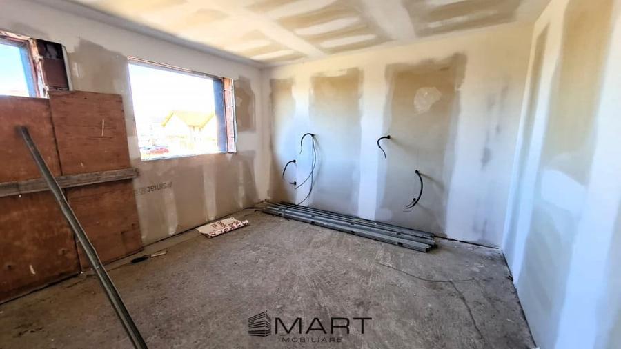 Casă cu 7 camere cu Teren 250 Mp în Șelimbăr