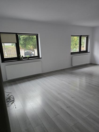 Casă cu 4 camere cu Teren 200 Mp în Albești