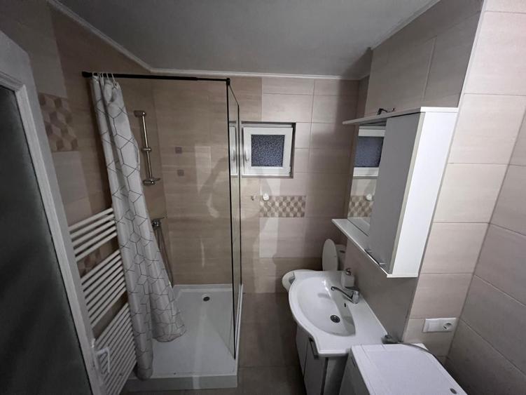 Apartament cu 3 camere în Petru Rareș
