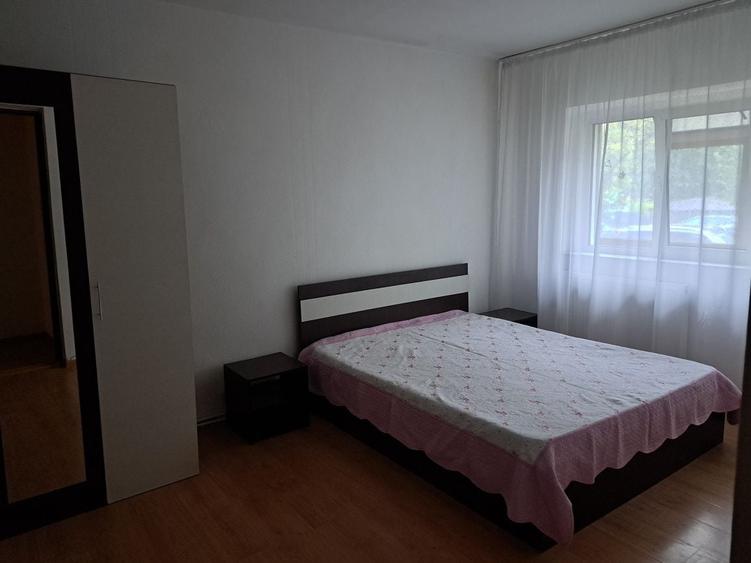 Apartament cu 3 camere decomandat în Sârbi