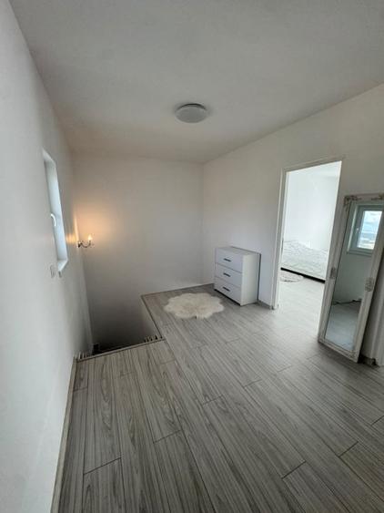 Casă individuală cu 3 camere cu Canalizare în Dumbrăvița
