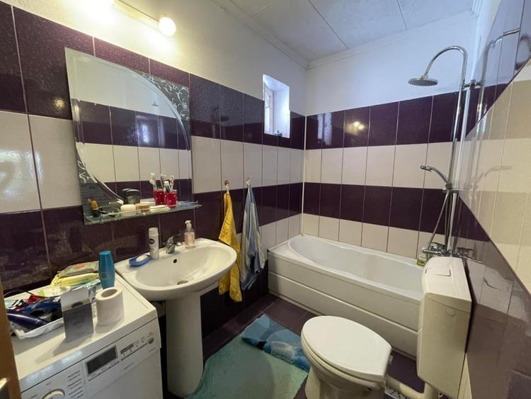 Casă individuală cu 10 camere cu Canalizare în Sebeș
