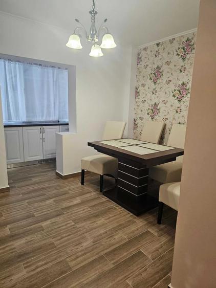 Apartament cu 3 camere decomandat în Rogerius