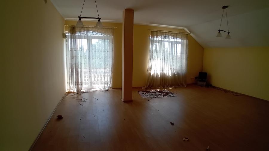 Casă individuală cu 7 camere cu Teren 1551 Mp în Brazi