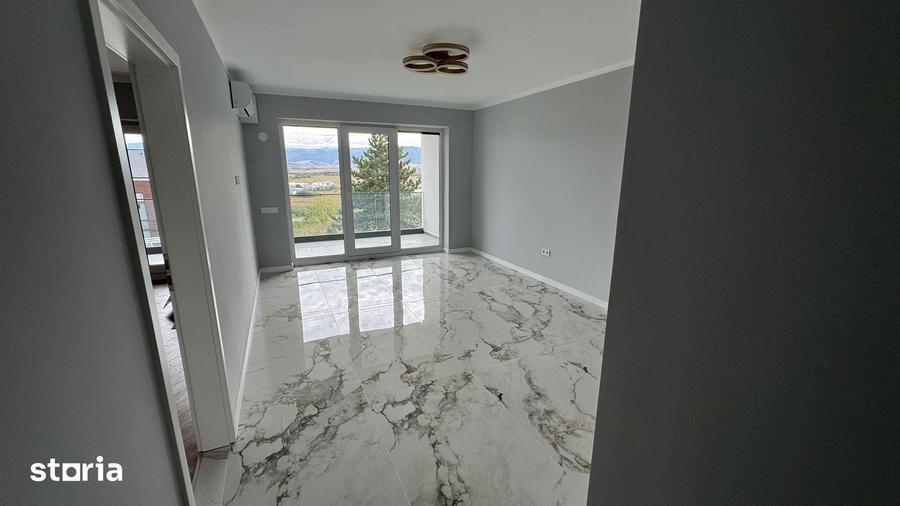 Apartament cu 3 camere decomandat în Cristian