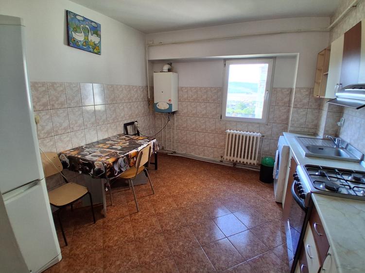 Apartament cu 3 camere decomandat în Păcurari