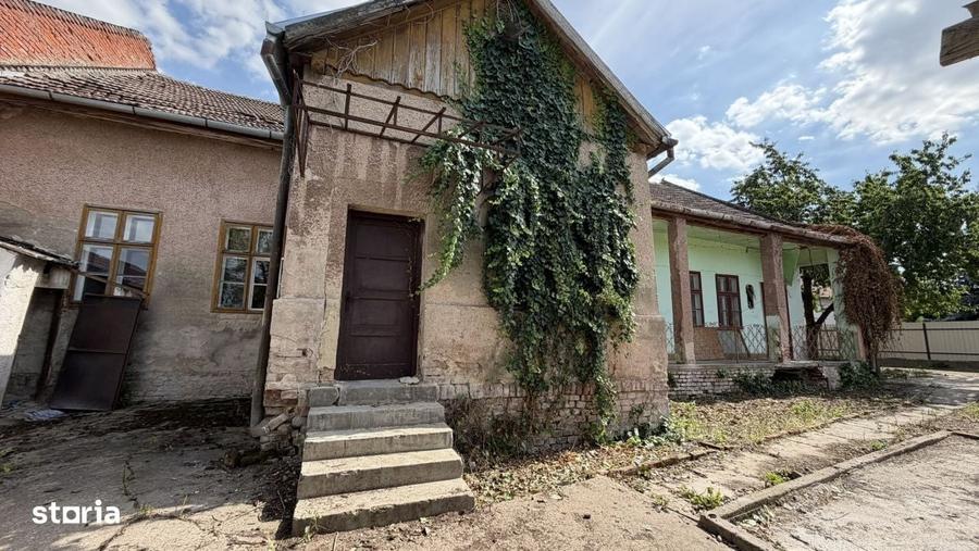 Casă cu 4 camere în Central
