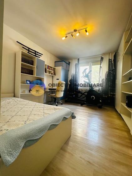 Apartament cu 4 camere semidecomandat în Mărăței
