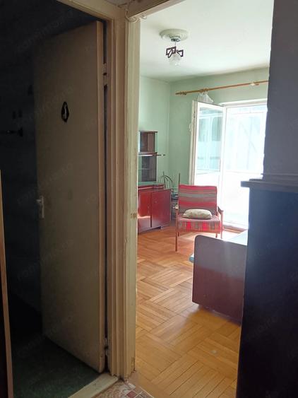Apartament cu 4 camere decomandat în Dâmbovița