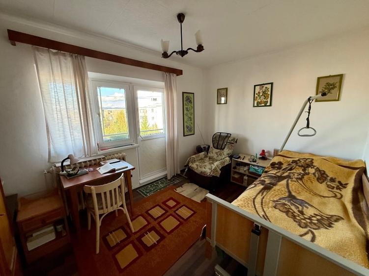 Apartament cu 3 camere decomandat în Lenin