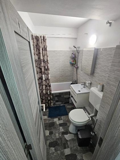 Apartament cu 2 camere semidecomandat în Berceni