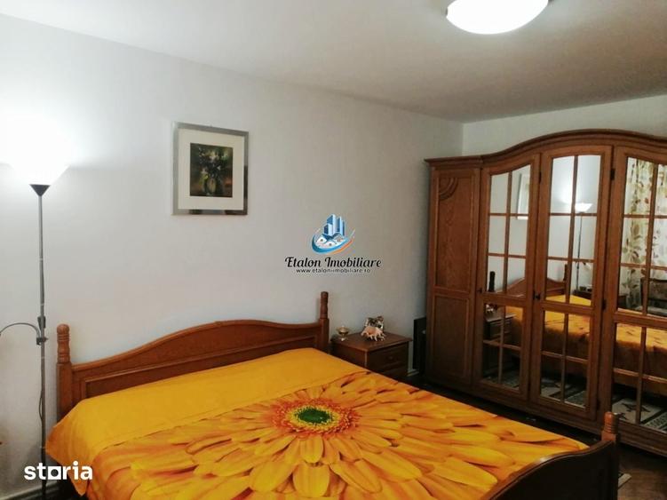 Apartament cu 3 camere decomandat în Est
