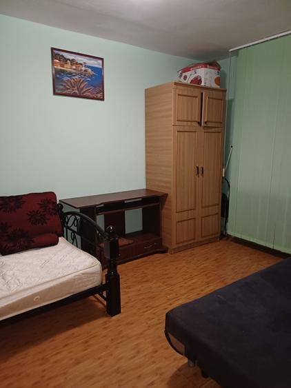 Apartament cu 3 camere decomandat în Calea București