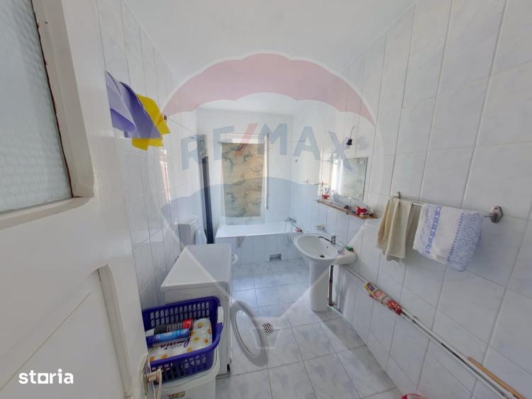 Casă cu 8 camere cu Teren 2694 Mp în Rona de Sus