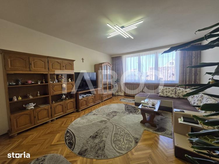 Apartament cu 5 camere decomandat în Terezian