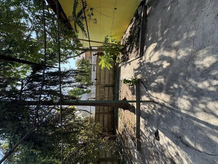 Casă cu 5 camere în Central