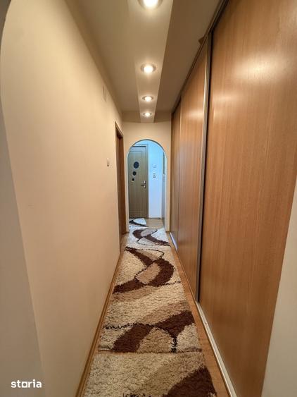 Apartament cu 3 camere decomandat în Soarelui