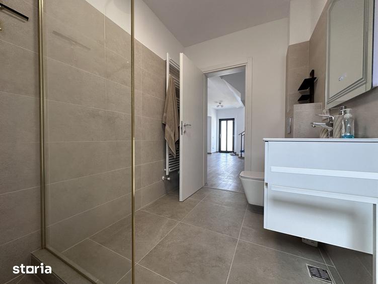 Casă cu 4 camere cu Teren 300 Mp în Ulmi