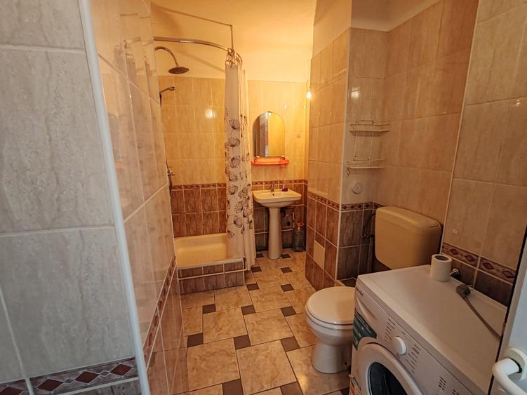 Apartament cu 2 camere semidecomandat în Răcădău