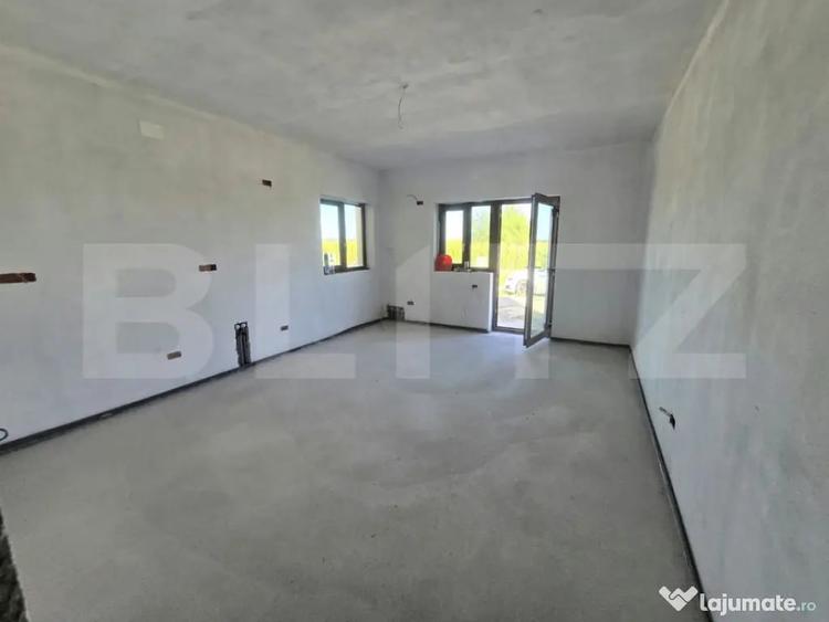 Casă cu 5 camere cu Teren 550 Mp în Săcueni