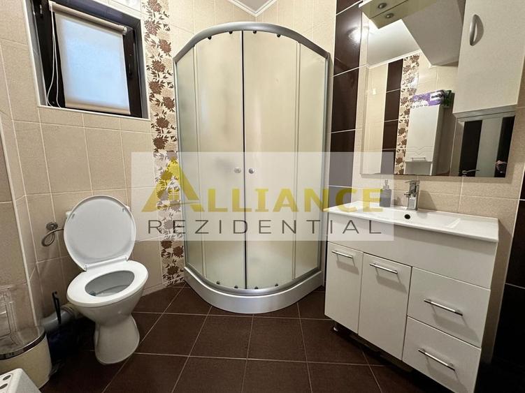 Casă individuală cu 5 camere decomandat cu Canalizare în Central