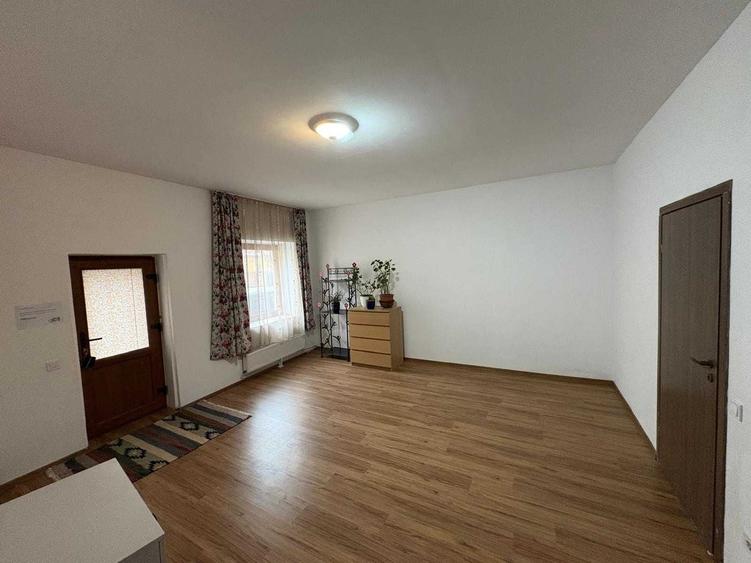 Casă cu 4 camere în Exterior Vest