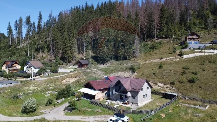 Casă individuală cu 4 camere cu Teren 423 Mp în Nord-Est