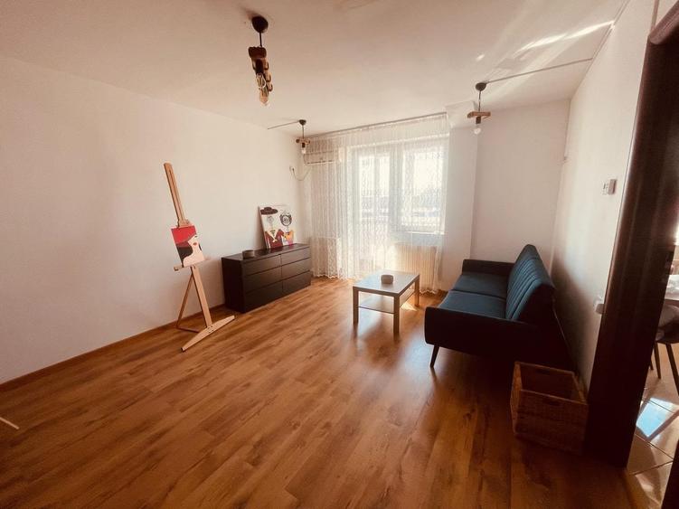 Apartament cu 3 camere decomandat, mobilat în Apărătorii Patriei