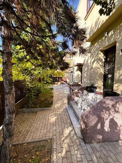 Casă cu 5 camere cu Teren 183 Mp în Vatra Luminoasă