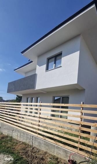 Casă cu 4 camere în Ștefănești