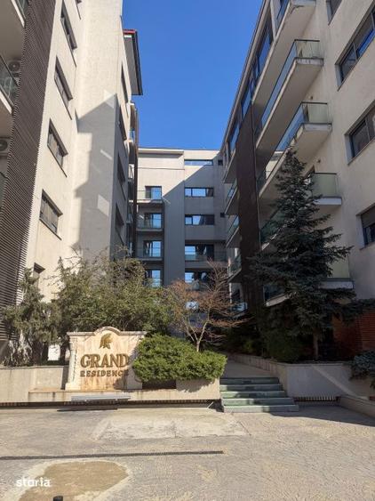 Apartament cu 6 camere decomandat, mobilat în Herăstrău