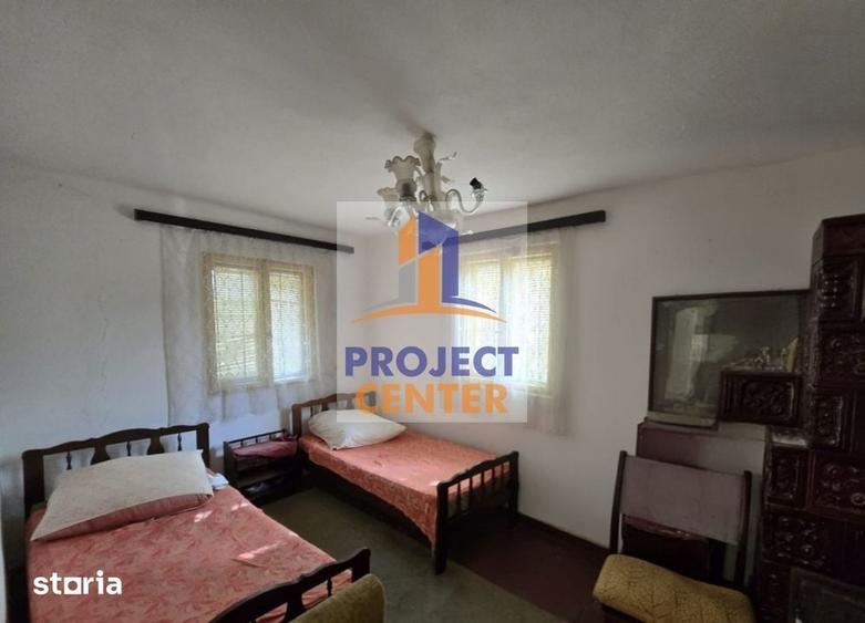 Casă cu 7 camere cu Teren 2211 Mp în Central