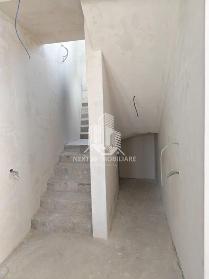 Casă individuală cu 4 camere cu Piscina în Cumpăna