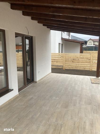 Casă cu 4 camere cu Teren 400 Mp în Tărlungeni