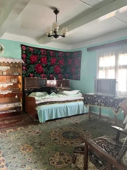 Casă cu 3 camere cu Teren 800 Mp în Siret