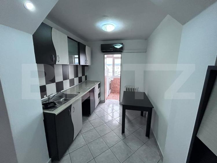 Apartament 2 camere decomandat-Peste strada de Mall, etaj 3 - 1